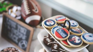 New Hampshire Super Bowl Food Trends: Buffalo Chicken Dip and Classic Flavors Lead the Big Game Table (Live in New Hampshire)